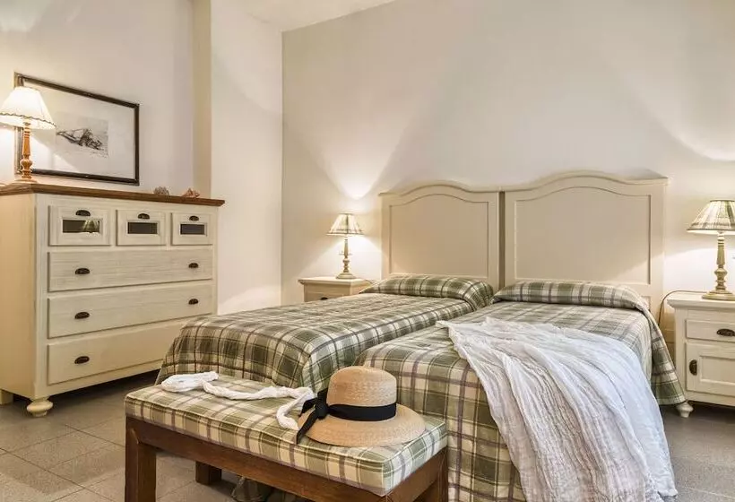 اقامتگاه Roccamare Resort   Ville E Appartamenti