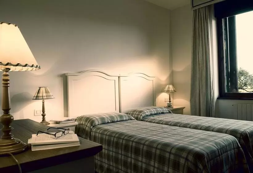 اقامتگاه Roccamare Resort   Ville E Appartamenti