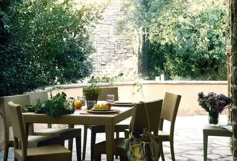اقامتگاه Roccamare Resort   Ville E Appartamenti