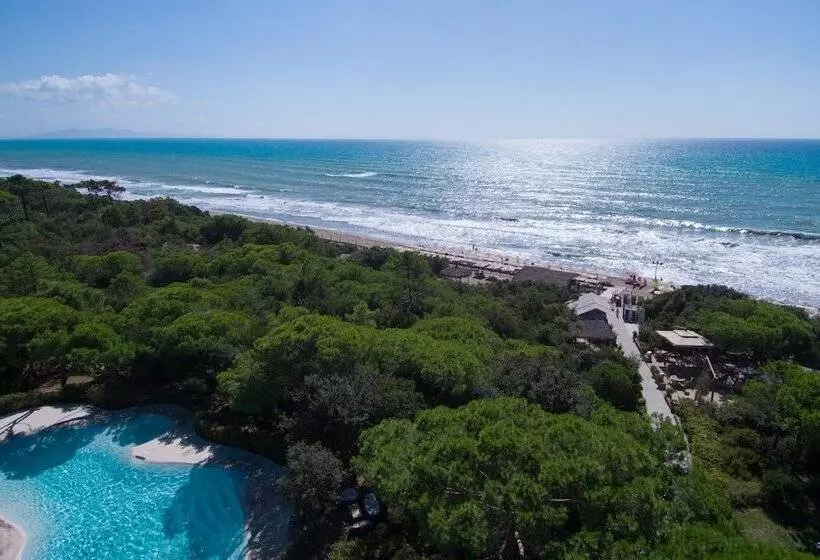 اقامتگاه Roccamare Resort   Ville E Appartamenti