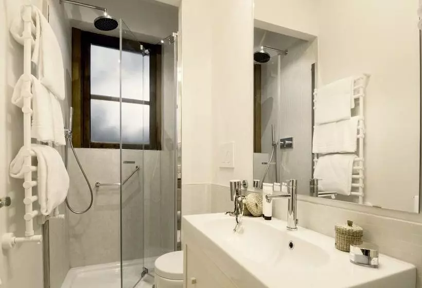 اقامتگاه Roccamare Resort   Ville E Appartamenti