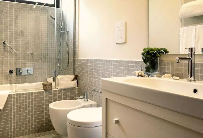 اقامتگاه Roccamare Resort   Ville E Appartamenti