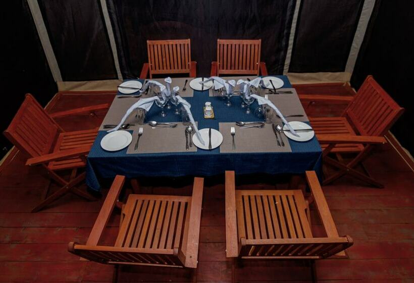 هتل Embalakai Authentic Camp