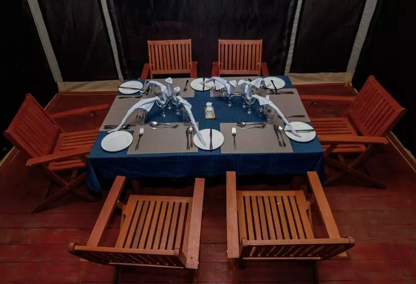 Hotelli Embalakai Authentic Camp