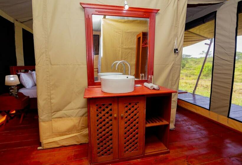 هتل Embalakai Authentic Camp