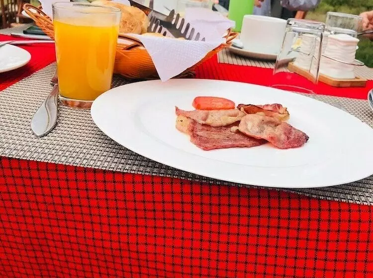 Hotelli Embalakai Authentic Camp