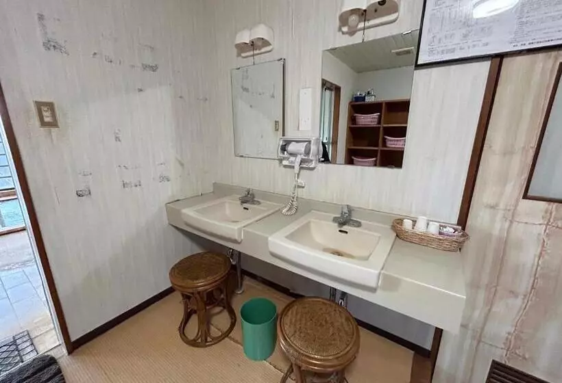 Hotelli Tomiya Ryokan