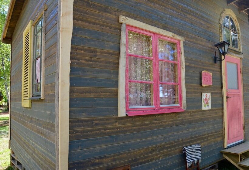 אתר נופש Fide äventyrsby & Camping