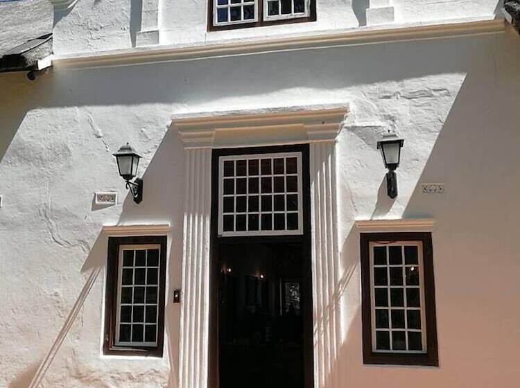 호텔 The Manor House At Knorhoek Estate