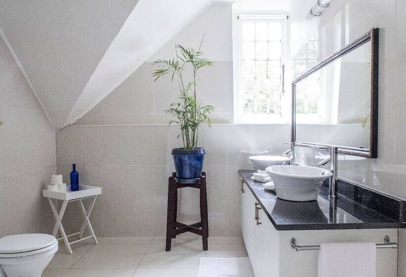 호텔 The Manor House At Knorhoek Estate