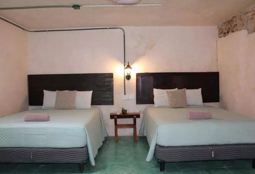 Retkeilymaja Valladolid 48 Hotel & Hostal
