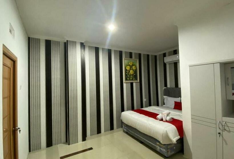 Hotel Reddoorz Plus @ Rawamangun