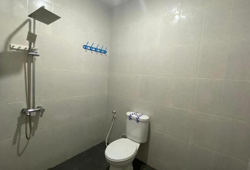 Hotel Reddoorz Plus @ Rawamangun