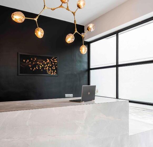 Le Papillon By Bay Hotels