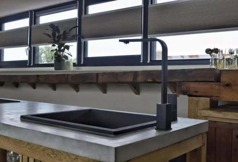 Van Heeckeren Apartments & Suites Buren