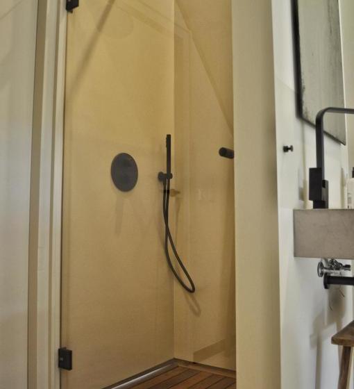 Van Heeckeren Apartments & Suites Buren