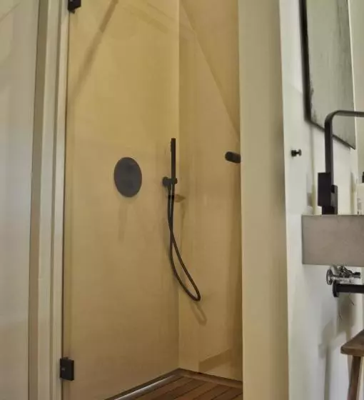 Van Heeckeren Apartments & Suites Buren