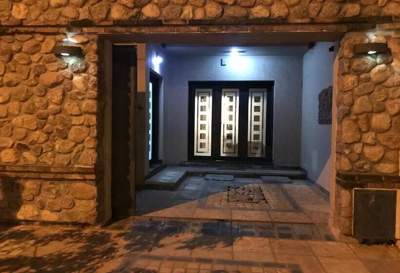 تختخواب و صبحانه Casa De Piedra Céntrica