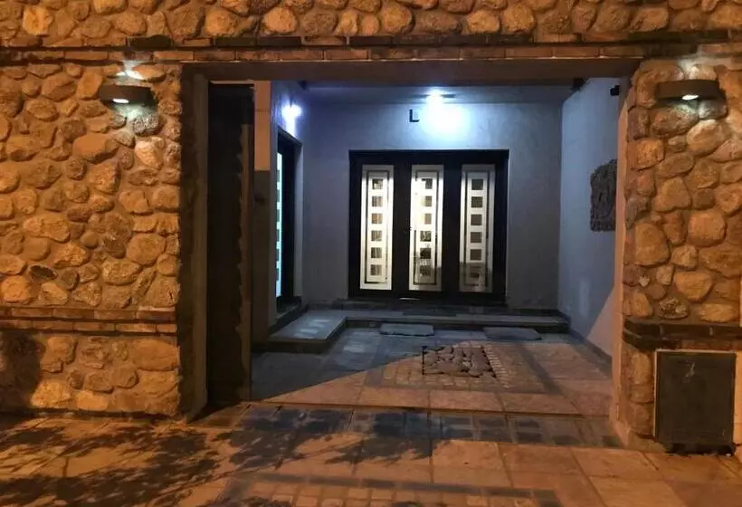 تختخواب و صبحانه Casa De Piedra  Céntrica