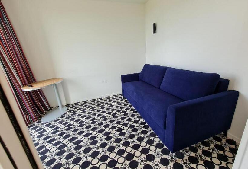 ホテル Akena Nantes Reze Aeroport