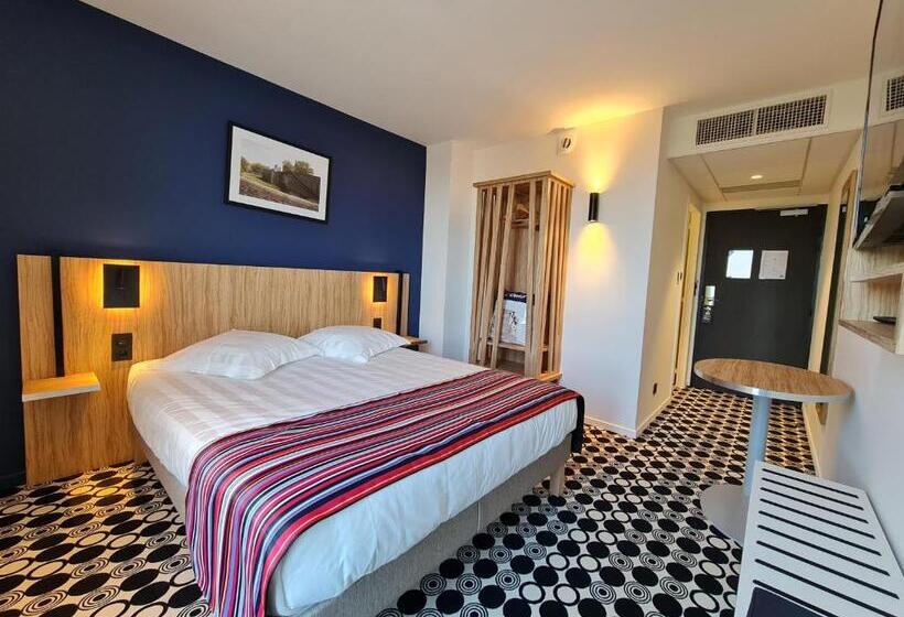 ホテル Akena Nantes Reze Aeroport