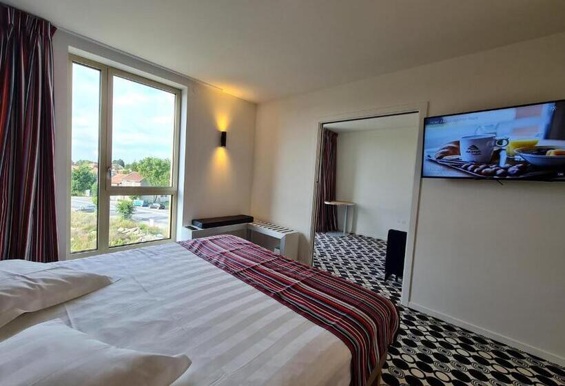 ホテル Akena Nantes Reze Aeroport