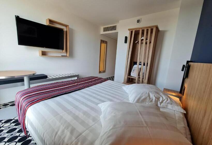 ホテル Akena Nantes Reze Aeroport