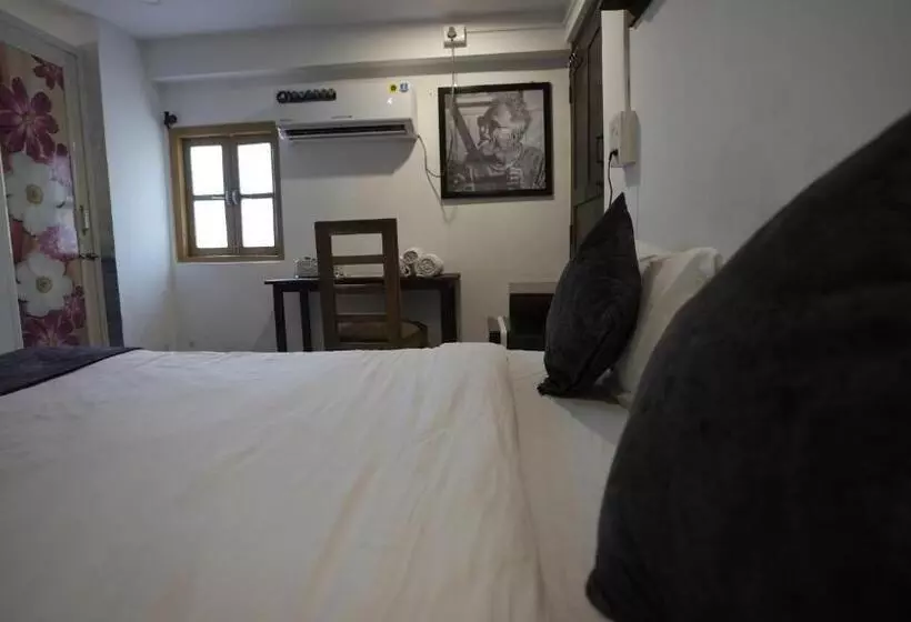 Hotelli Anjoned Hostel & Cafe