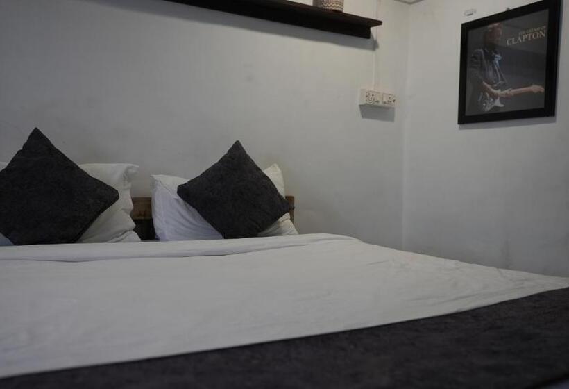 בית מלון כפרי Anjoned Hostel & Cafe