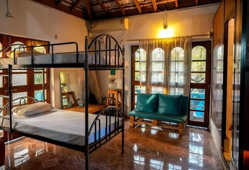 Hotelli Anjoned Hostel & Cafe