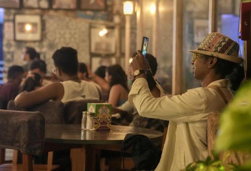 בית מלון כפרי Anjoned Hostel & Cafe