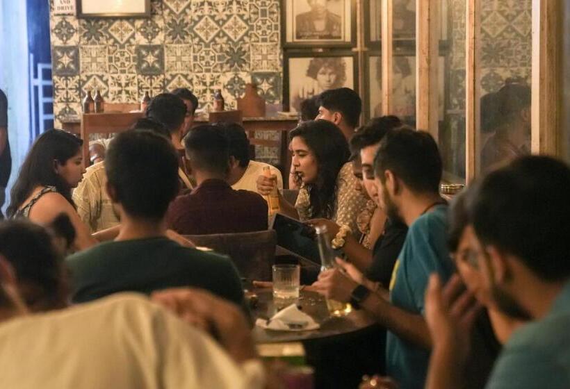 בית מלון כפרי Anjoned Hostel & Cafe