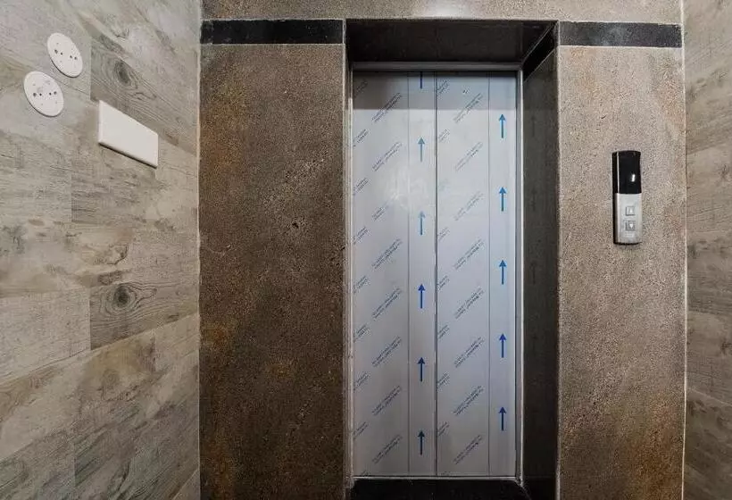 Hotelli Oyo 9930  Avs Residency