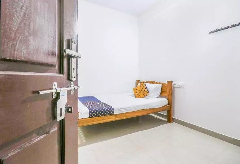 Hotelli Spot On Rohini Inn Kadampuzha