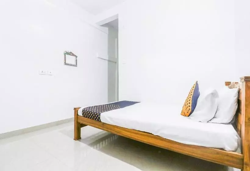 Hotelli Spot On Rohini Inn Kadampuzha
