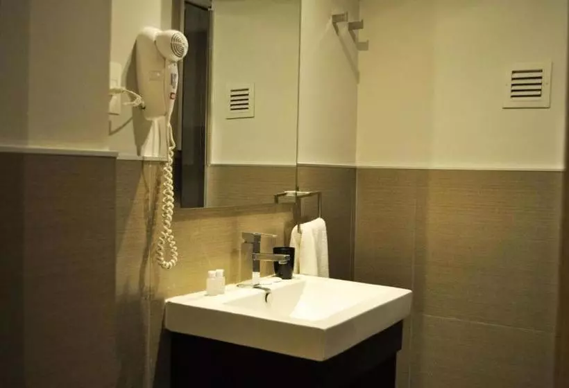 Un Cuarto De Hotel Que No Es