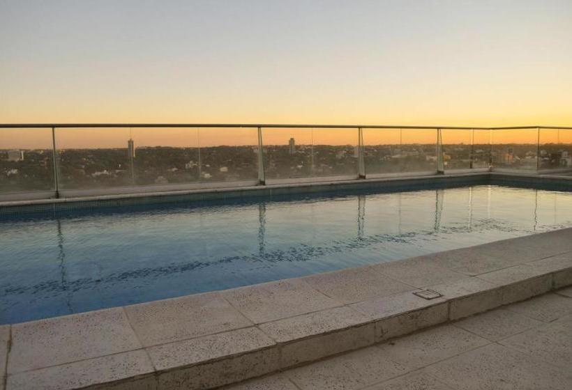 Un Cuarto De Hotel Que No Es