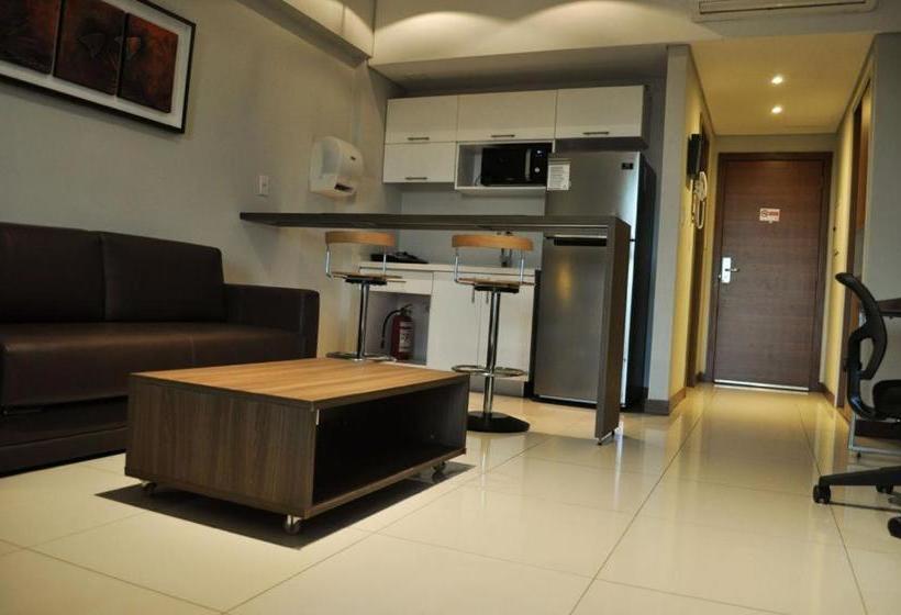 Un Cuarto De Hotel Que No Es