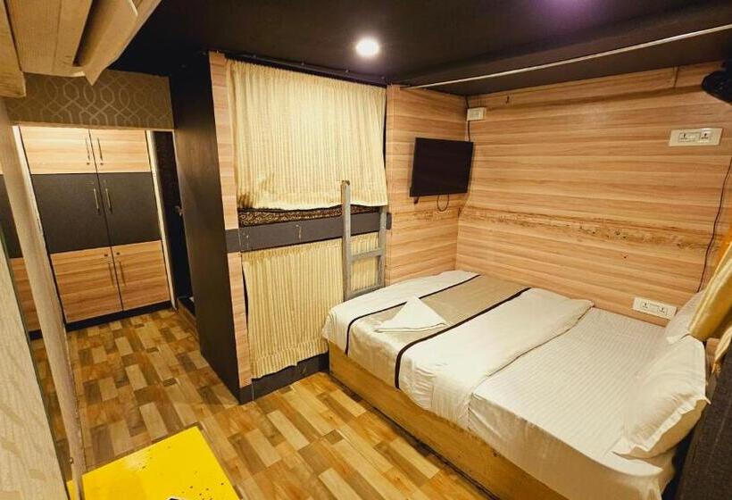 Vandrarhem Clock Inn