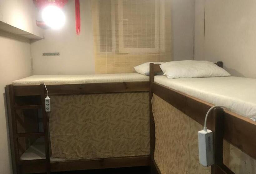 Ararat Teatralnaya Hostel Kyiv