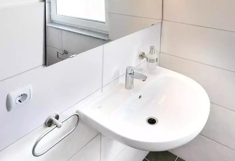 تختخواب و صبحانه Bp24 Hotel Eschweiler
