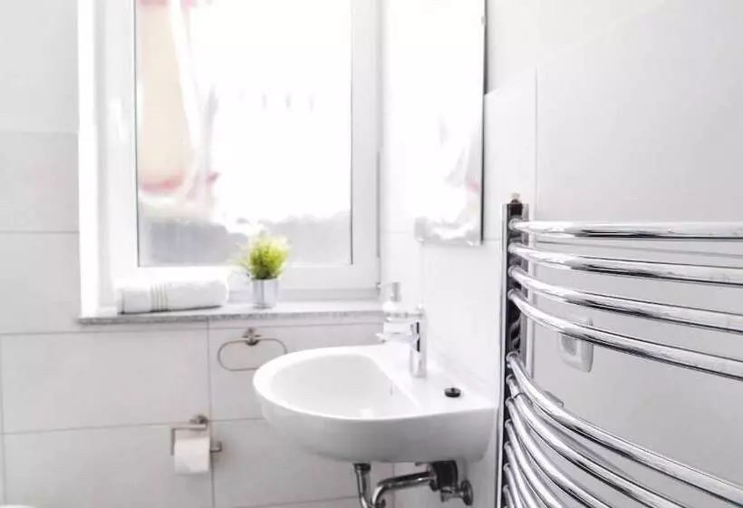 تختخواب و صبحانه Bp24 Hotel Eschweiler