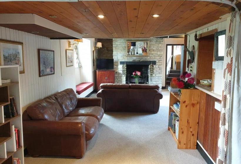 مبيت وإفطار The Horse And Panniers Guest House