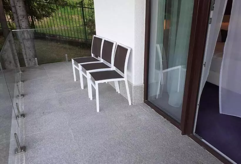 Hotelli Pensiunea Constantin