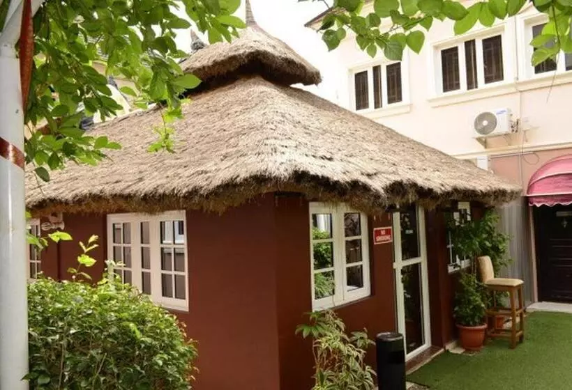 Majatalo Room In Apartment   Auris Court   Economy