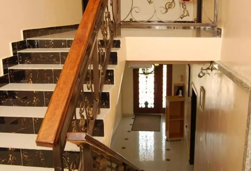 Majatalo Room In Apartment   Auris Court   Economy