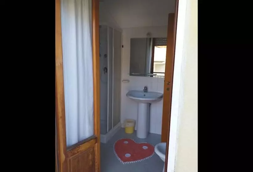 ペンション Room In Bb Quadruple Room In Pineto A Few Meters From The Sea