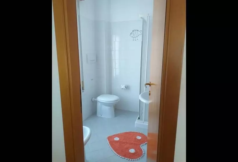 ペンション Room In Bb Quadruple Room In Pineto A Few Meters From The Sea