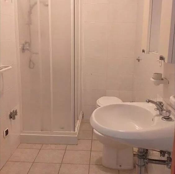 ペンション Room In Bb Quadruple Room In Pineto A Few Meters From The Sea