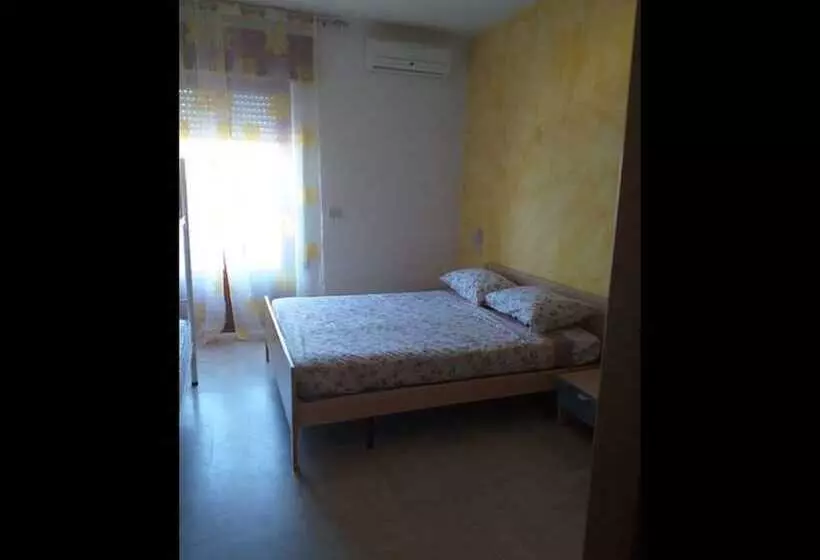 ペンション Room In Bb Quadruple Room In Pineto A Few Meters From The Sea